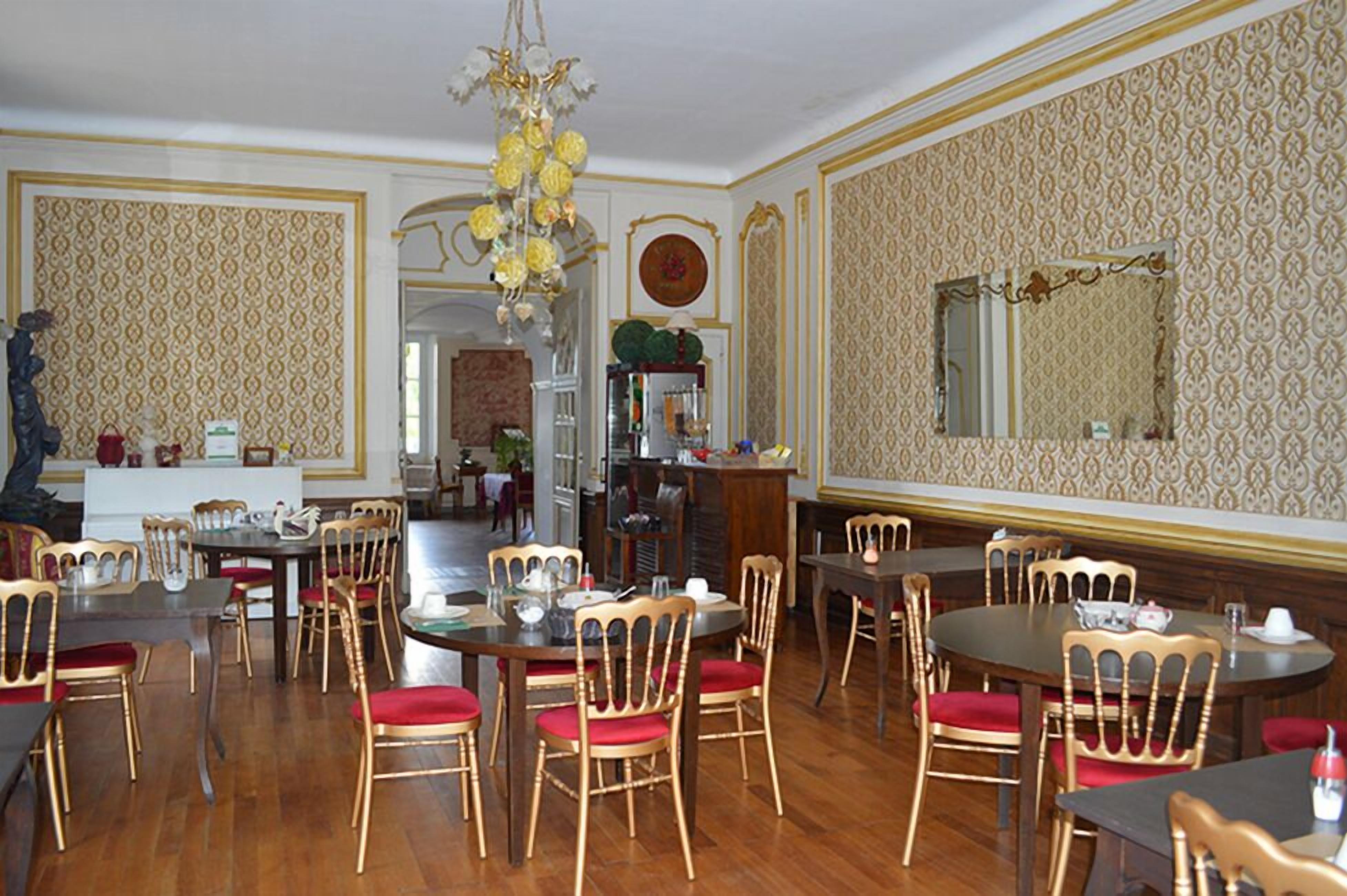 Daily continental breakfast (EUR 10.00 per person)