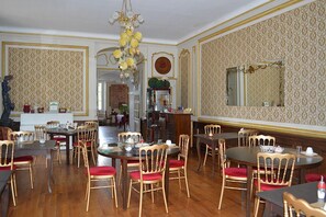 每日供應歐陸早餐 (每人 EUR10.00)