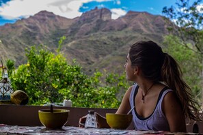 Daily continental breakfast (USD 3.00 per person)