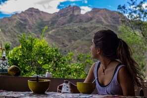 Se ofrece un desayuno continental (3.00 USD por persona)