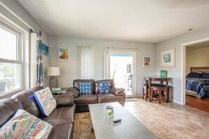 Condo, 2 Bedrooms | Living area