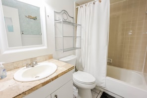 Kondominium, 2 kamar tidur | Kamar mandi | Kombinasi shower/bathtub