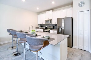 Townhome, 4 Bedrooms | Private kitchen