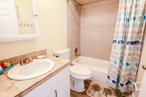 Apartment, 2 Schlafzimmer | Badezimmer | Duschwanne