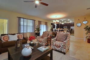 單棟房屋, 6 間臥室 | 客廳 | 平面電視