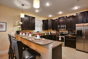 House, 6 Bedrooms | Private kitchen