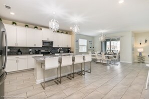 Villa, 6 Bedrooms | Private kitchen