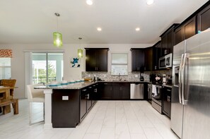 Villa, 6 Bedrooms | Private kitchen