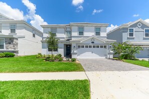 Villa, 6 Bedrooms | Front of property