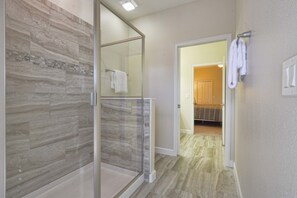 House, 5 Bedrooms | Bathroom shower - Champions Gate 1514 (Davenport)