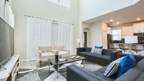 House, 5 Bedrooms | Living area - Champions Gate 1577 (Davenport)