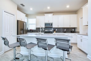 House, 5 Bedrooms | Private kitchen | Microwave, dishwasher - Champions Gate 1577 (Davenport)