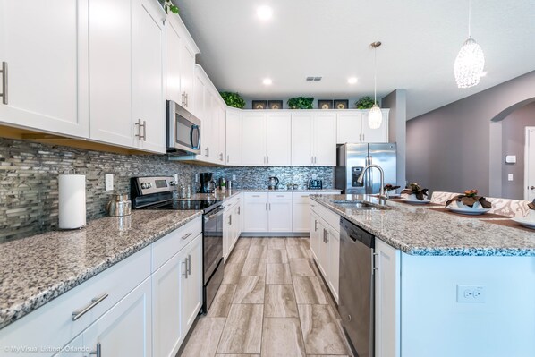 Villa, 6 Bedrooms | Private kitchen | Dishwasher