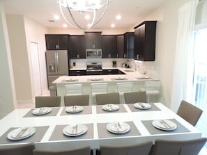 House, 6 Bedrooms | In-room dining