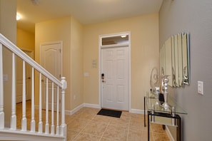 House, 5 Bedrooms | Hallway