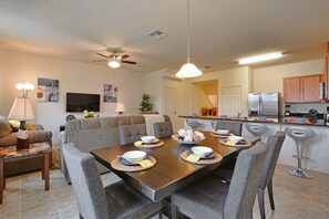 Maison en rangée, 4 chambres | Repas dans la chambre