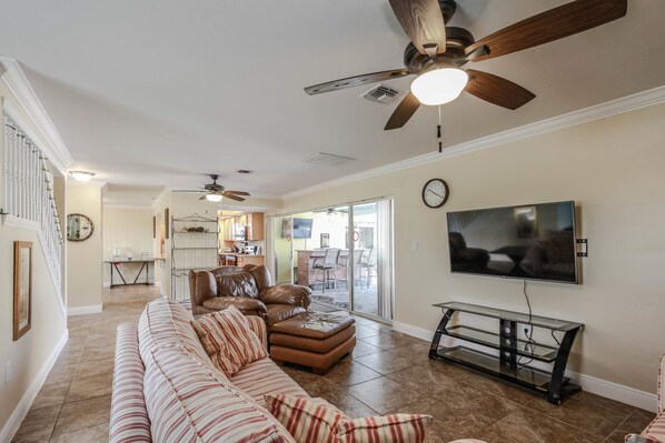 Apartment, 3 Schlafzimmer | Wohnbereich | LED-Fernseher, Videospiele, Netflix, Hulu