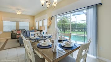 Townhome, 4 Bedrooms | In-room dining