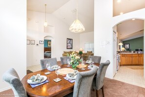 Villa, 4 Bedrooms | In-room dining - Orange Tree 3309 (Clermont)