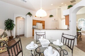 Villa, 4 Bedrooms | In-room dining - Orange Tree 3309 (Clermont)