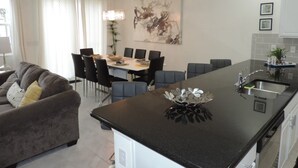 Nhà liên kế, 4 phòng ngủ | 4 phòng ngủ, truy cập Internet không dây miễn phí 