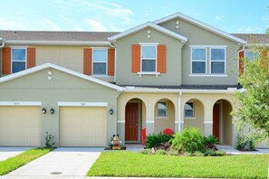 Townhome, 4 Bedrooms | Front of property