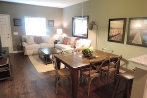 Townhome, 3 Bedrooms | In-room dining