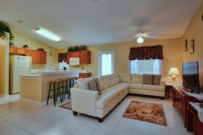 House, 3 Bedrooms | Living area