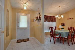 House, 3 Bedrooms | In-room dining