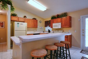 House, 3 Bedrooms | Private kitchen | Fridge, dishwasher, cookware/dishes/utensils, freezer - Greater Groves 1739 (Clermont)