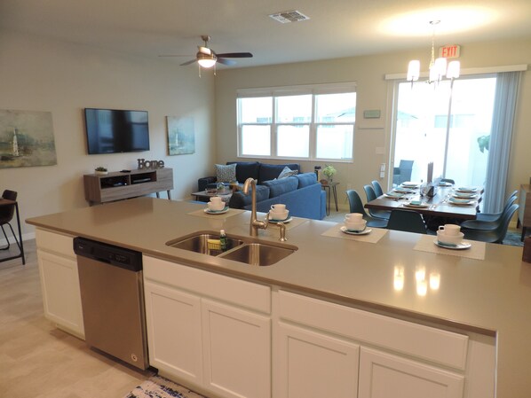 Townhome, 4 Bedrooms | Private kitchen