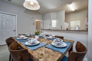 Pientalo, 3 makuuhuonetta | Ruokailu omassa huoneessa