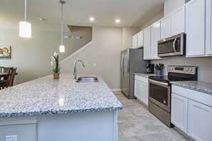 Townhome, 4 Bedrooms | Private kitchen