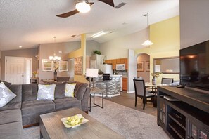 House, 4 Bedrooms | Living area