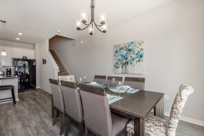 Townhome, 4 Bedrooms | In-room dining