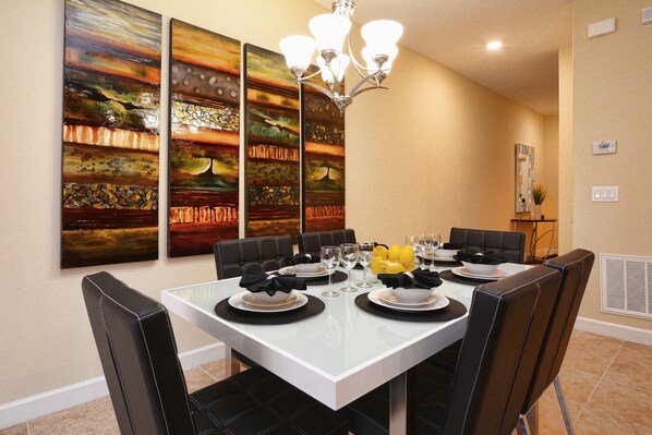 Townhome, 4 Bedrooms | In-room dining