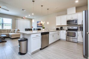 Townhome, 4 Bedrooms | Private kitchen