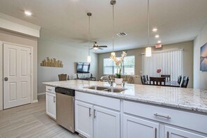 Townhome, 4 Bedrooms | Private kitchen | Microwave, dishwasher