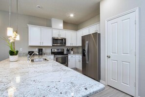 Townhome, 4 Bedrooms | Private kitchen