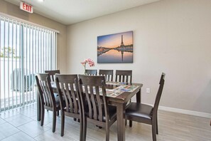 Townhome, 4 Bedrooms | In-room dining