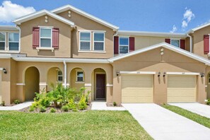 Townhome, 4 Bedrooms | Front of property