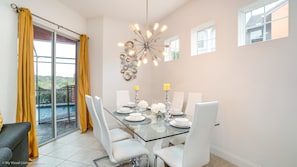 Townhome, 5 Bedrooms | In-room dining