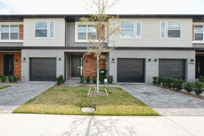 Townhome, 4 Bedrooms | Front of property