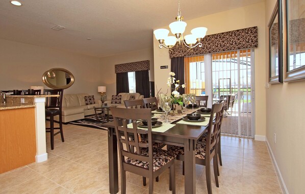 Townhome, 4 Bedrooms | In-room dining