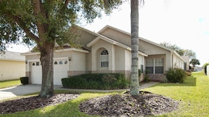 House, 4 Bedrooms | Front of property - Indian Ridge Oaks 1556 (Kissimmee)