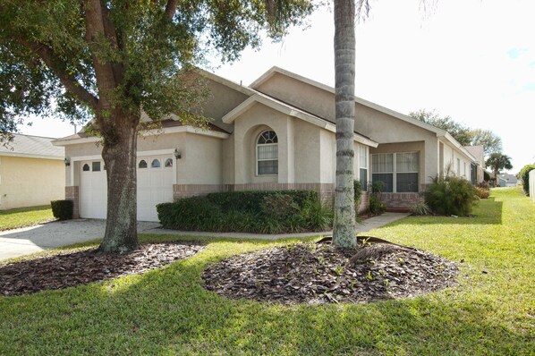 House, 4 Bedrooms | Front of property