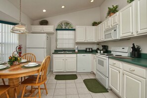 Casa, 4 habitaciones | Cocina privada