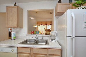 House, 3 Bedrooms | Private kitchenette