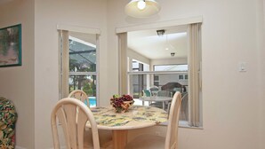 House, 5 Bedrooms | In-room dining