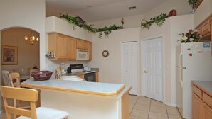 House, 5 Bedrooms | Private kitchen